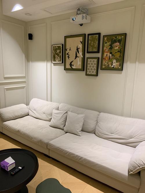 亚洲中文少妇的优雅穿搭指南：日常气质搭配、家居休闲风格与时尚单品推荐