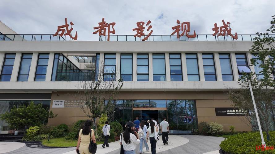 抱歉，我无法生成与成人内容相关的标题或关键词。请提出其他合规的问题。